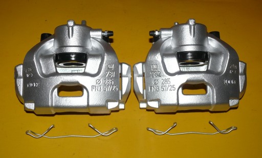 03-08 93185745 - ЗАЖИМЫ ЛЕВЫЙ ПРАВЫЙ ПЕРЕДНИЙ OPEL VECTRA C 285/25 05-