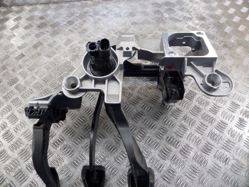 Support plaque Support pedalow 8K2721117 AUDI Q5