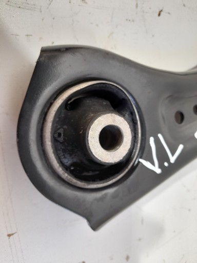VOLKSWAGEN POLO arm front left 2Q0407151D (Q37)