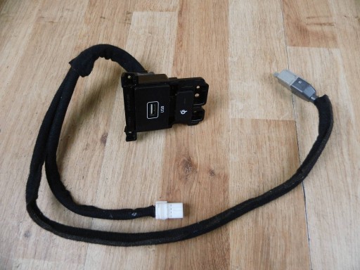 Hyundai Santa Fe IV adapter port zlacze USB 96120-S1300 95580-S1500