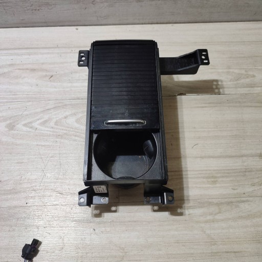 maniglia per kubek w consolle medio Jaguar F-Pace GX63F048196AA