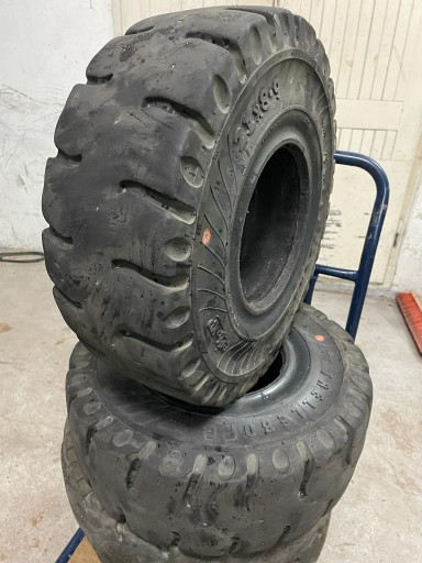 Полная шина 21x8-9 200/75-9 Trelleborg Elite xP