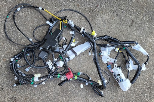 bundle wiring KOMORY of the engine terminal plus compartment BEZP. TOYOTA RAV4 V