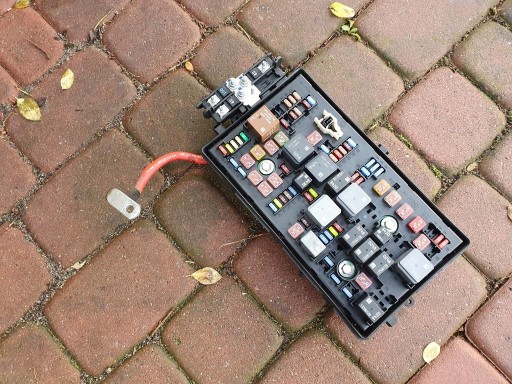 Блок предохранителей opel insignia 13345500.