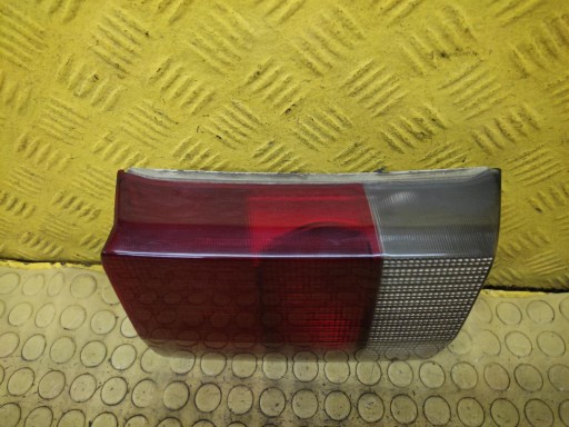 AUDI 80 B4 KOMBI far lijevi stražnji dio u prtljažniku 8A9945093