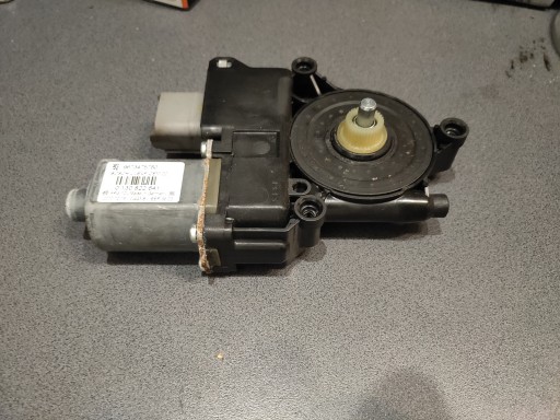 0130822641 - 9673475780 электродвигатель левого стеклоподъемника peugeot rcz работоспособен