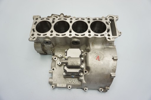 285174760255308 - SUZUKI GSX-R 600 750 L1-L6 Картер цилиндры