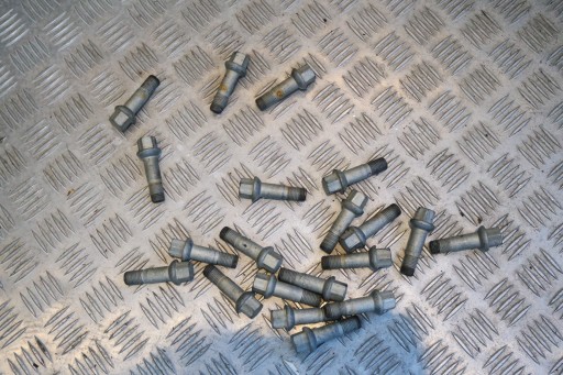 Комплект болтов болтов для Mercedes W463 / 4