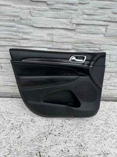 GRAND CHEROKEE WK2 ОБИВКА ПЕРЕДНЕЙ ЛЕВОЙ ДВЕРИ