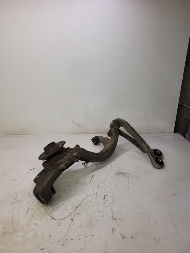 Правий передній поворотний кулак audi a6 c6 4f0258 великий