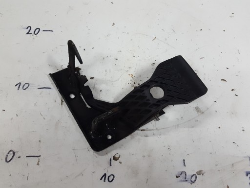 AUDI A3 8P LIFT 08 - 12R болт замка капота