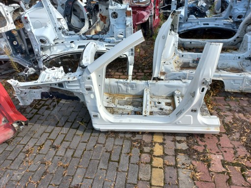 СТОЙКА ФАРТУКА ЧЕТВЕРТИ РАМЫ ЛЕВАЯ MAZDA 3 BM HB