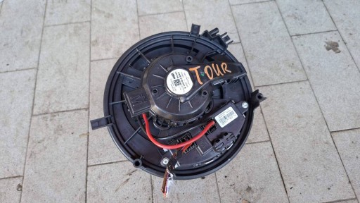 kúrenie klími ventilátor Volkswagen Touran III 5WB819021A