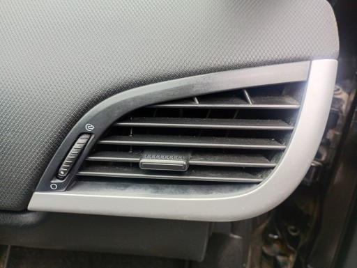 grid air conditioning devices air right of the passenger Peugeot 207 SW 06-13