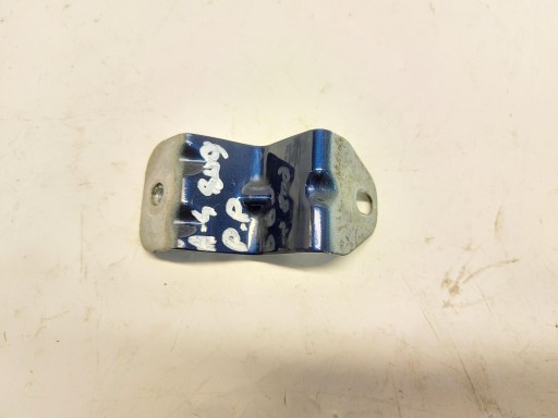 Audi A4 B9 8W LIFT Kombi 8W9 UCCHWYT Support plaque Aile 8W0821471