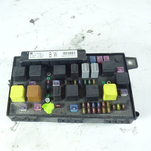 Opel astra h 1.4b блок запобіжників 13145043