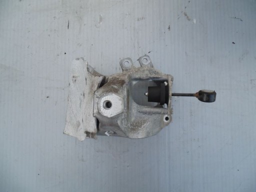 Лапа двигателя AUDI A4 8W0 4M0199308BL