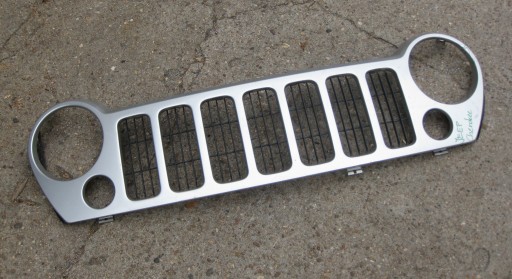 JEEP CHEROKEE LIBERTY KJ grill grille 55157120AE