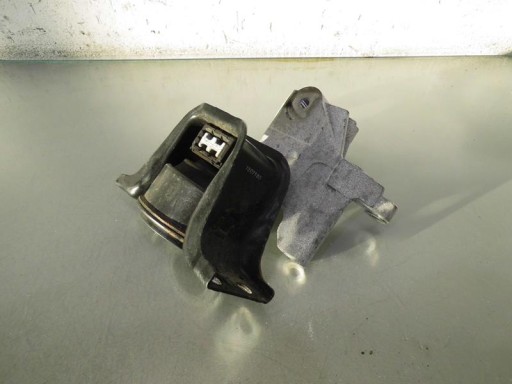 Подушка двигуна NISSAN JUKE 1.6 DIG-T 13R