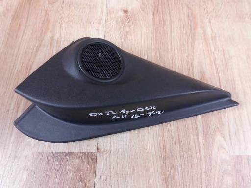 Mitsubishi Outlander III covering cover of the speaker trojkat door left
