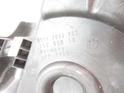 Kryt záslepka gniazda tlmiča pravého BMW e60 e61 SEDAN KOMBI