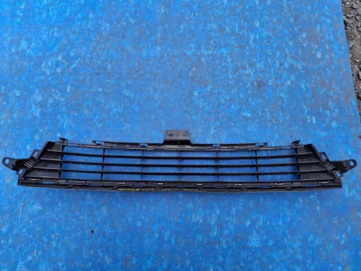grid of a bumper central front TOYOTA AURIS II LIFT 2015R->