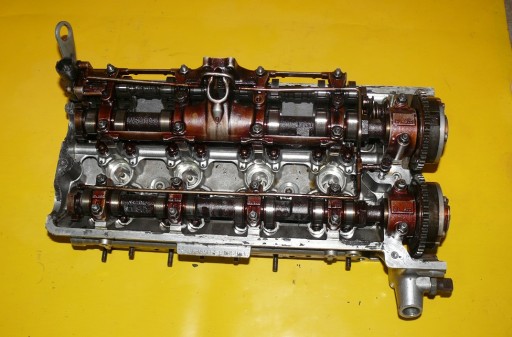 head. of the engine right of a cam BMW 7 E65 4.4i 333KM N62B44A SPLANOWANA 7506387