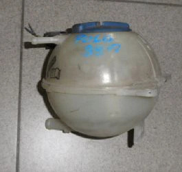 Scheibenwaschbehälter des Kühlers VW Polo 99- 6N lift
