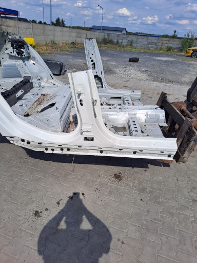 Порог П стойки BMW 1 F40