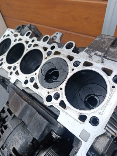 VW T5 2.5 TDI AXD complete DOL of the engine BLOK crank pistons wheels of the gear