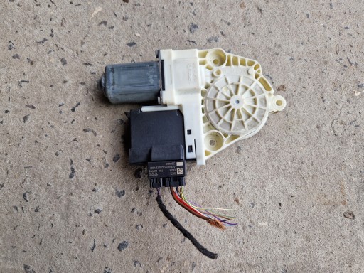 Электродвигатель стеклоподъемника левого переднего сиденья ibiza iii 5d 986031-104