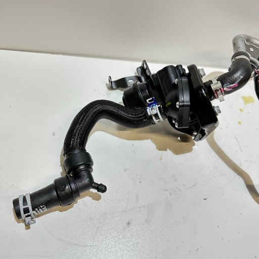 RENAULT NISSAN DACIA 1.3 TCE HOSE VALVE 924108895R