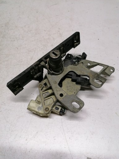 3B0827297G - Замок задней крышки багажника VW PASSAT B5