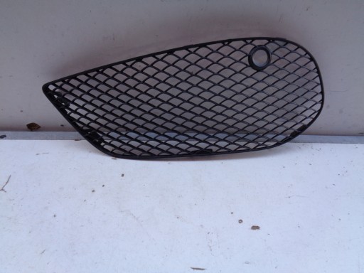 grid of a bumper left MERCEDES C-KLASA W205 14- AMG