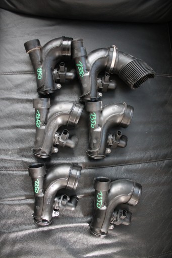 1350. pipe clutch air 05L129635A