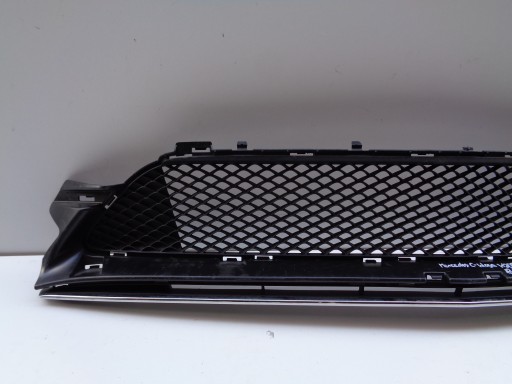 grid of a bumper MERCEDES C-KLASA W205 18- LIFT AMG