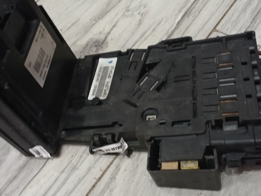 Модуль напруги акумулятора 9665877980 peugeot 508