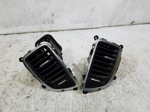 ПЕРЕДНЯ ВЕНТИЛЯЦІЙНА РЕШІТКА KIA CARENS IV