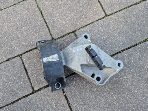 CLIO IV CAPTUR SANDERO II ЛАПА ДВИГУНА 113752043R 112844547R