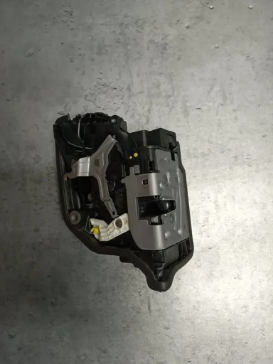 2590791 - BMW 5 G30 G31 замок зд л