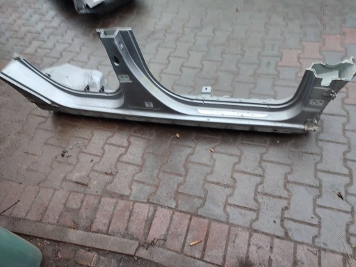 Peugeot 2008 and 2018 right side threshold