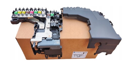 Новый оригинальный блок предохранителей citroen c4 ii peugeot 508 9665878080