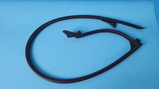 W205 ущільнювач правої двері купе A2056730298