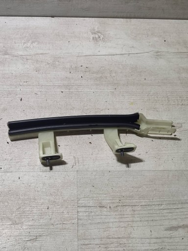 Opel Corsa F 2020 front side left Element mocujacy szybe