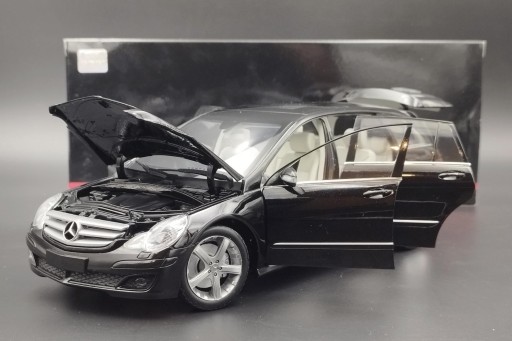 Mercedes W251 R-Class Obsidian Black Minichamps 1/18 • Cena