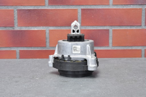 engine mount left BMW 5 G30 G31 X3 G01 X4 G02 X6 G06 120km! originál