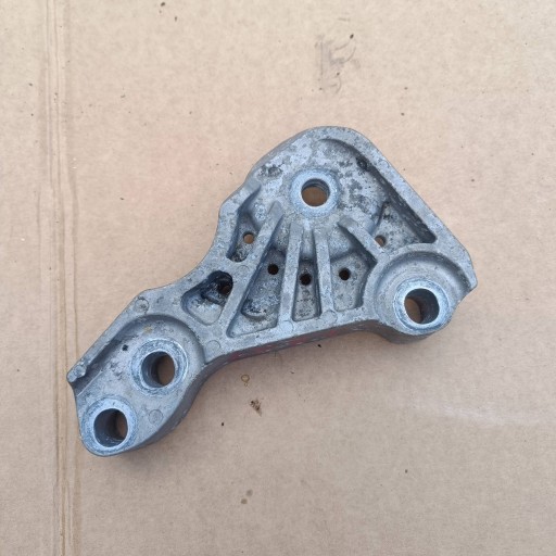 Ford Fiesta MK7 1.6 ST Stütze / Halter DES MOTORS