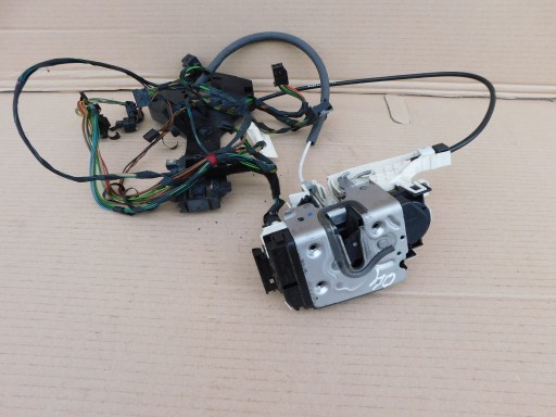 lock door front of left driver´s Mercedes Sprinter 906 VW Crafter original