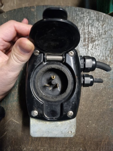 Розетка швидка поїздка 12V 230V KUSSMAUL