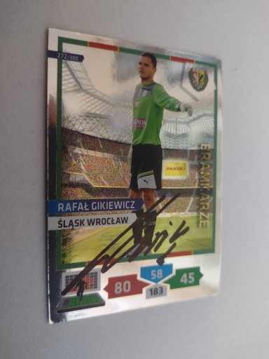 З автографом футболіста